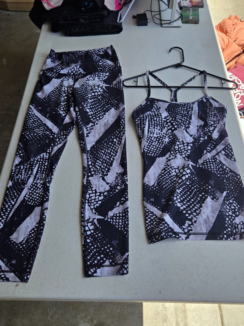 lululemon athletica Black & Gray Abstract Printed Tank and   leggings